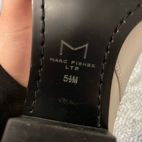 NWOT Marc Fisher Yale Chelsea boots size 6 - Picture 2 of 5